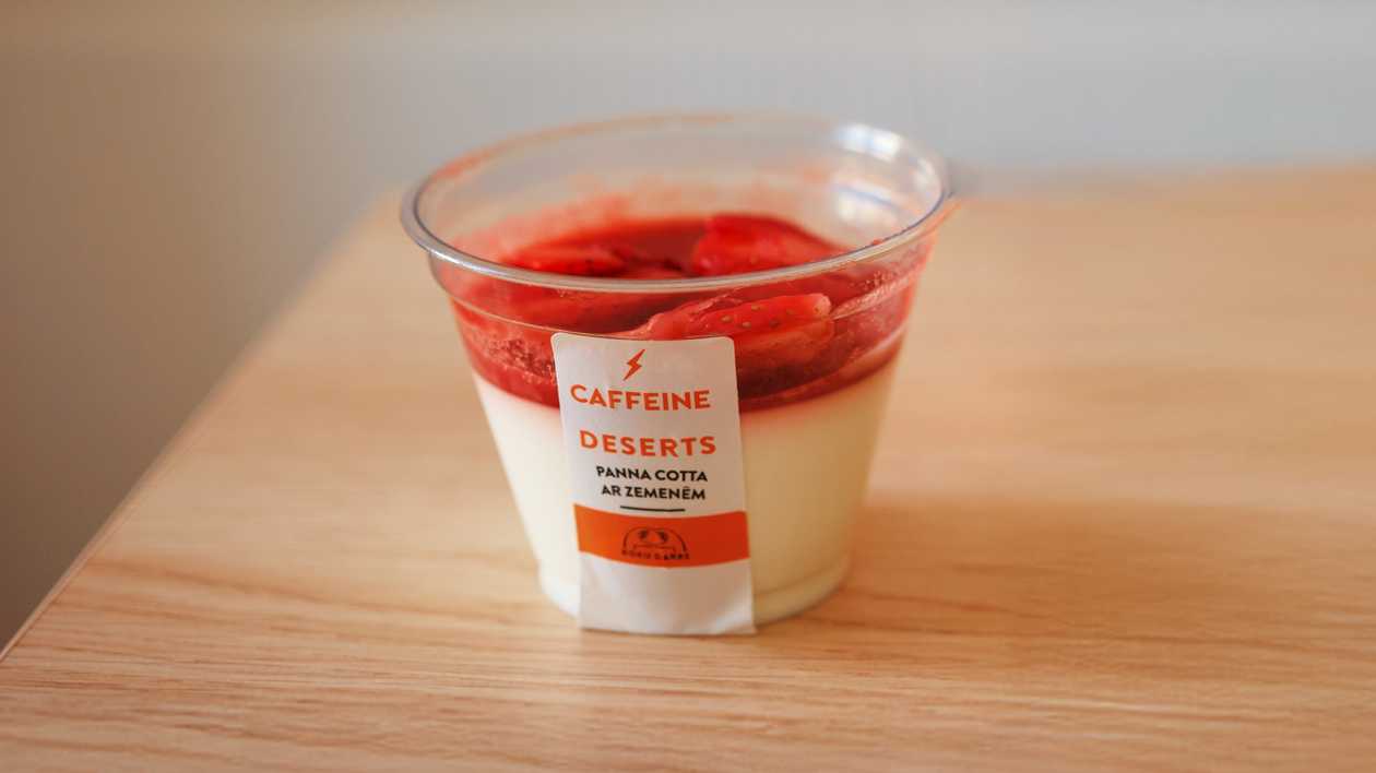 Panna cotta with strawberries 190 g