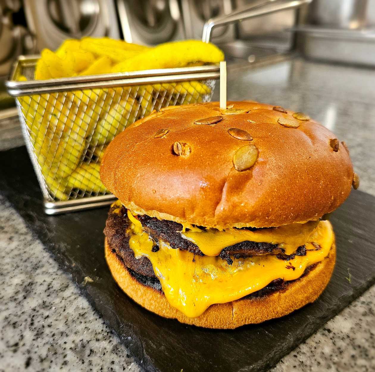 DUBLU CHEESEBURGER