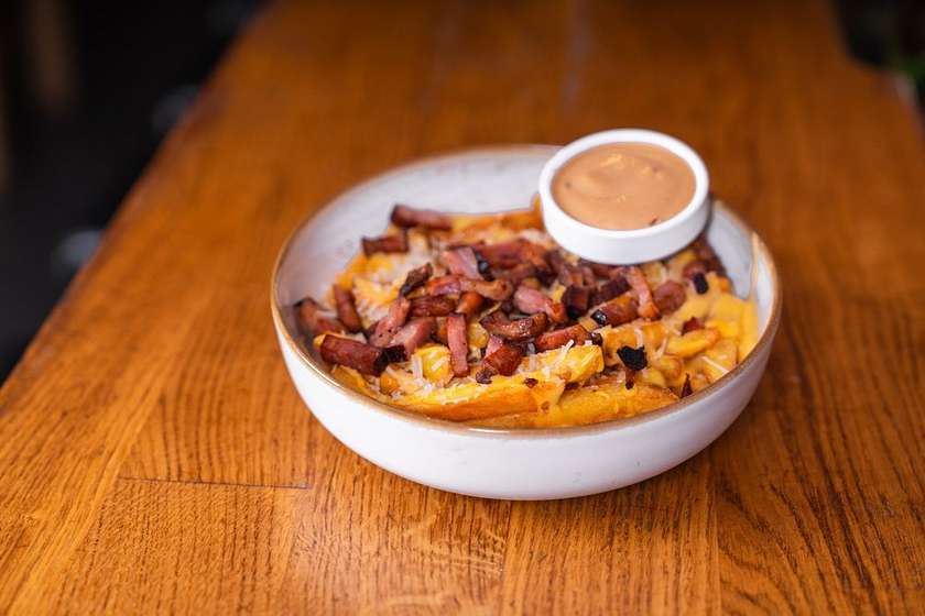 Bacon Cheese Fries a omáčka dle tvého výběru