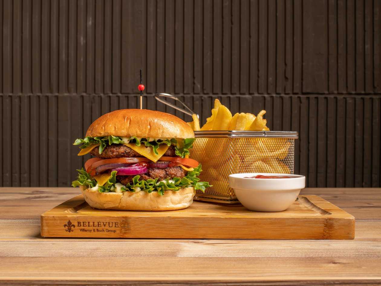 Big Double Cheeseburger + 300g DIP Fries