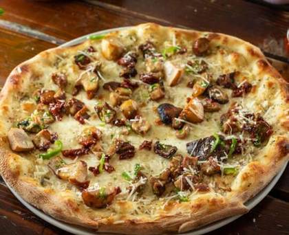 Pizza con Funghi di Bosco and White Sauce