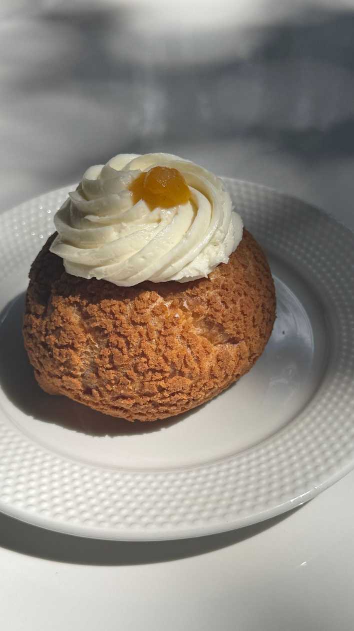 Mango Cheesecake Choux