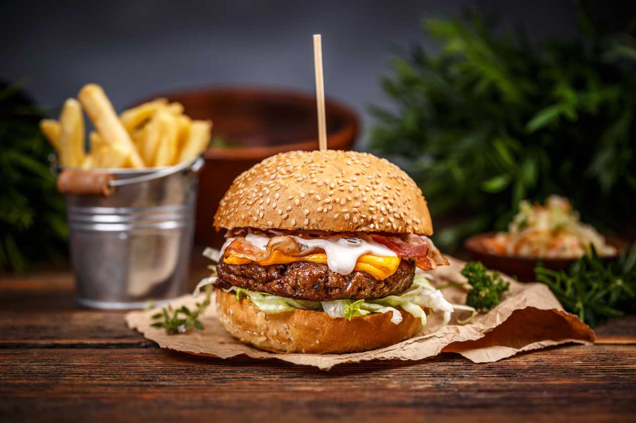 Hamburger s vyprážaným syrom 300g