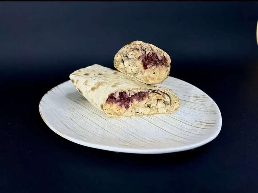 Шаурма з пікантним коу-слоу та куркою 340г
