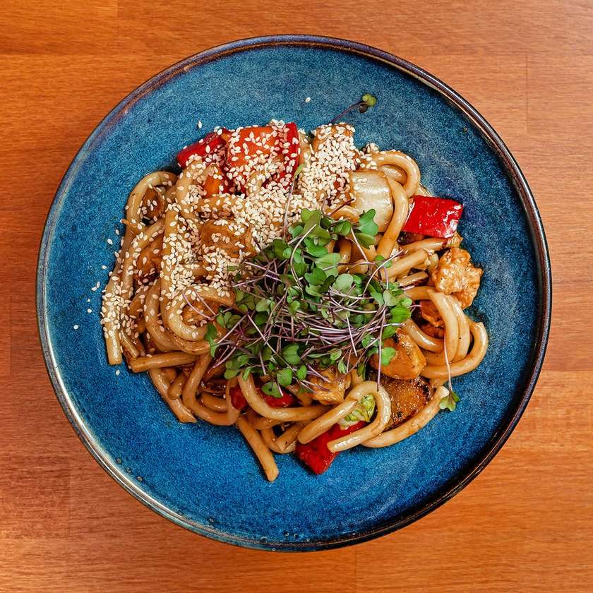 K033 Fried udon noodles with seafood