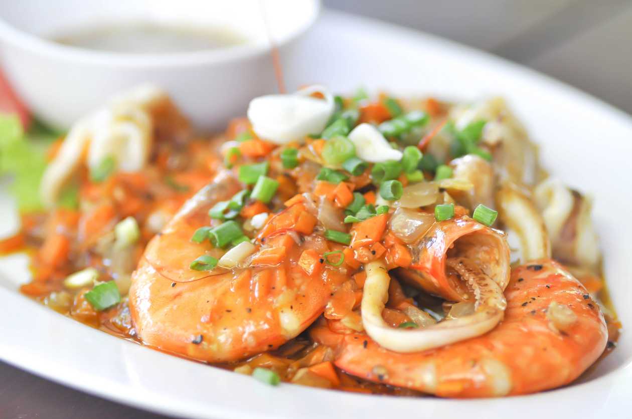 N01 Shrimp and cuttlefish in curry