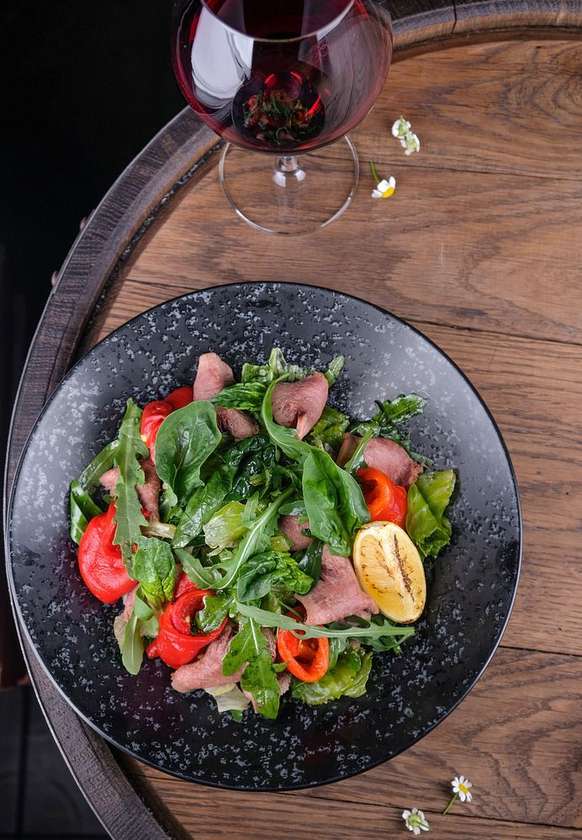 Салат з язиком, печеними перцями під винним соусом/Salad with tongue, roasted peppers in wine sauce
