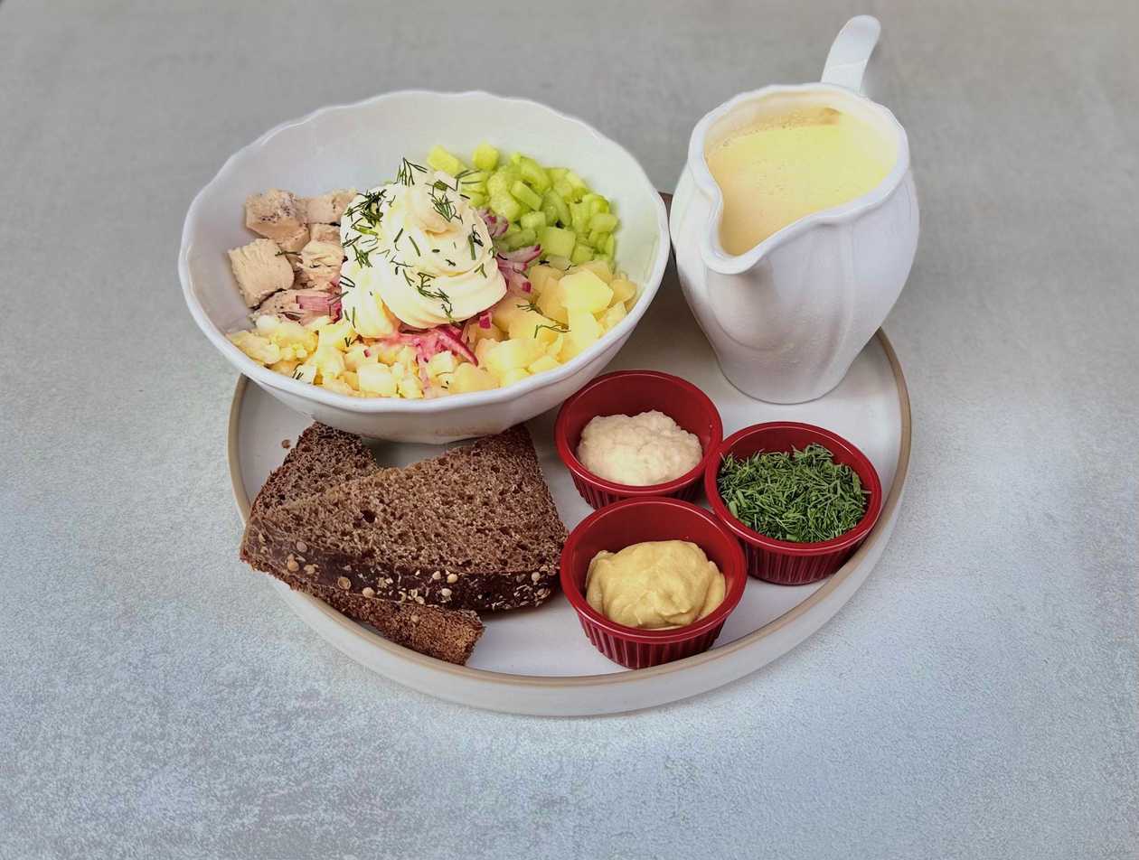 Okroshka σε σόδα με ξινή κρέμα