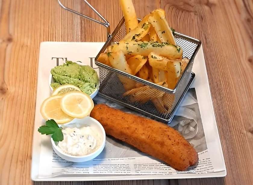 Fish & Crisps + 300g DIP Fries with Parsley