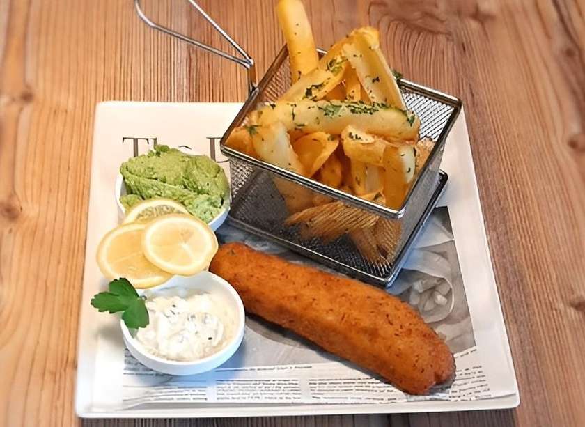 Fish & Crisps + 300g DIP Fries with Parsley