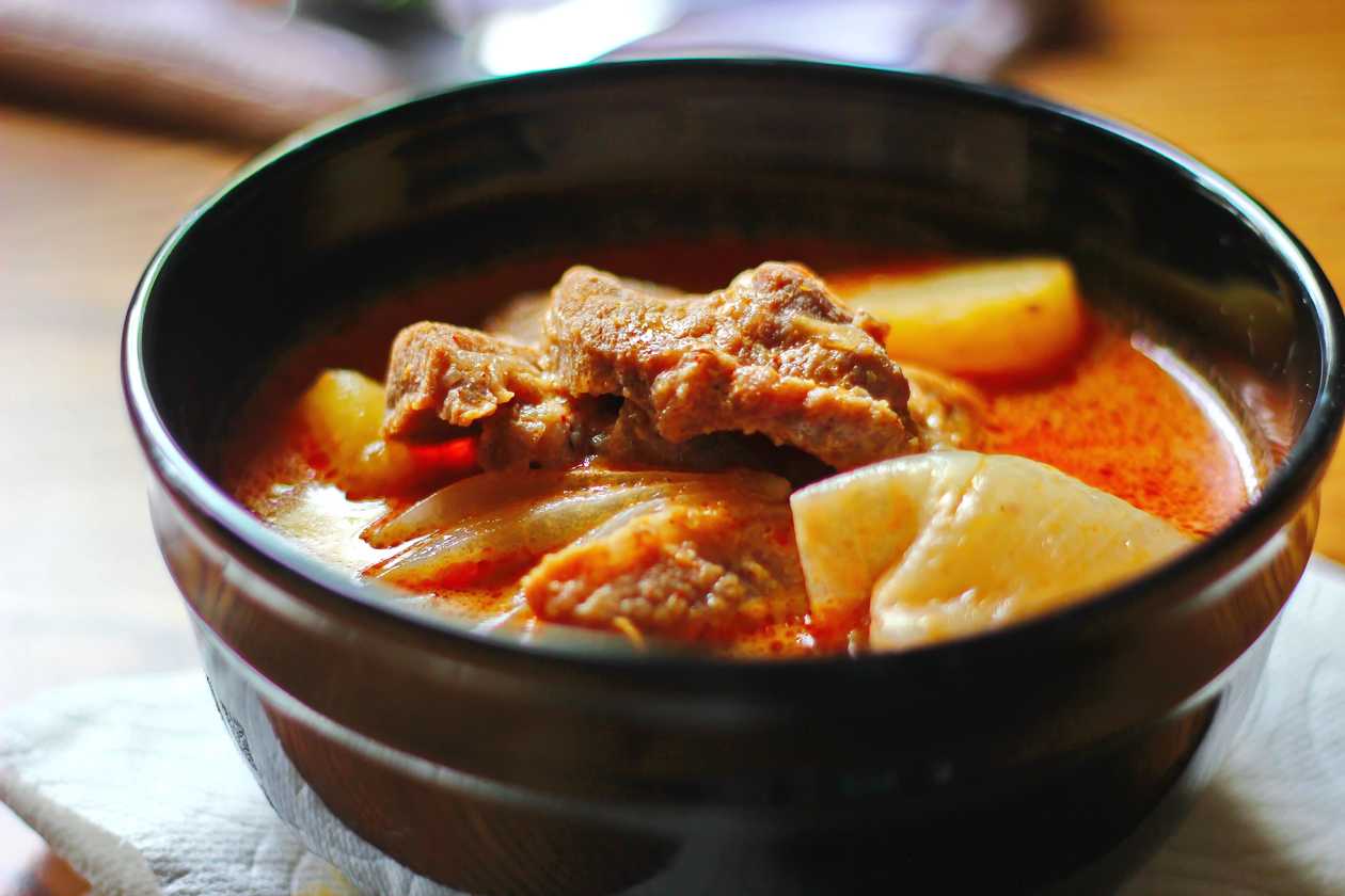 M017 Beef with vegetables in curry sauce