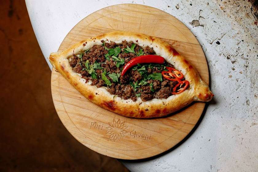 Хачапурі з бараниною та перцем чілі/Khachapuri with lamb and chili pepper