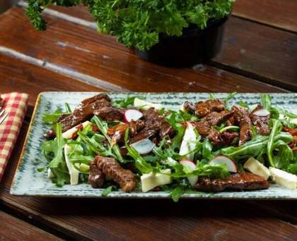 Salad with Beef Tenderloin