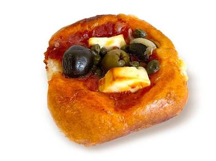 Slaný Ital: olivy, sýr, kapary a rajčatová omáčka