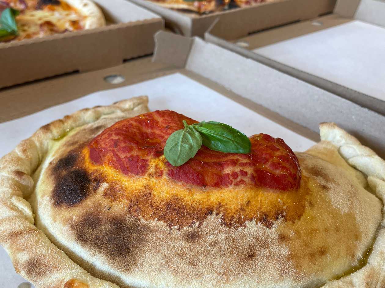 Pizza calzone vegetariana