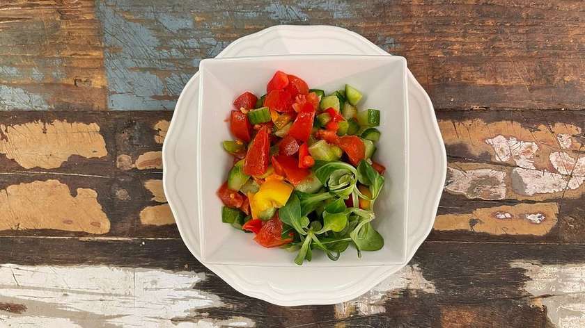 Míchaný zeleninový salát s vinaigrette