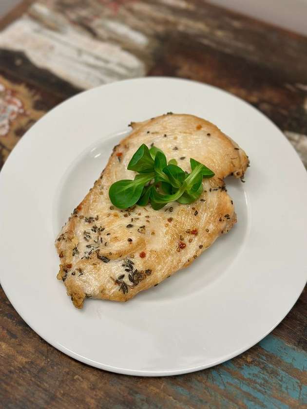 Grilovaný steak z kuřecího prsíčka s tymiánem