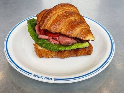 CROISSANT WITH ROAST BEEF