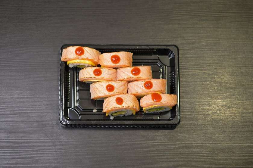 9N. Cheezy losos on fire roll 8 ks