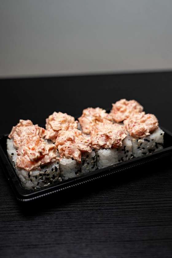 12N. Creamy losos roll 8 ks