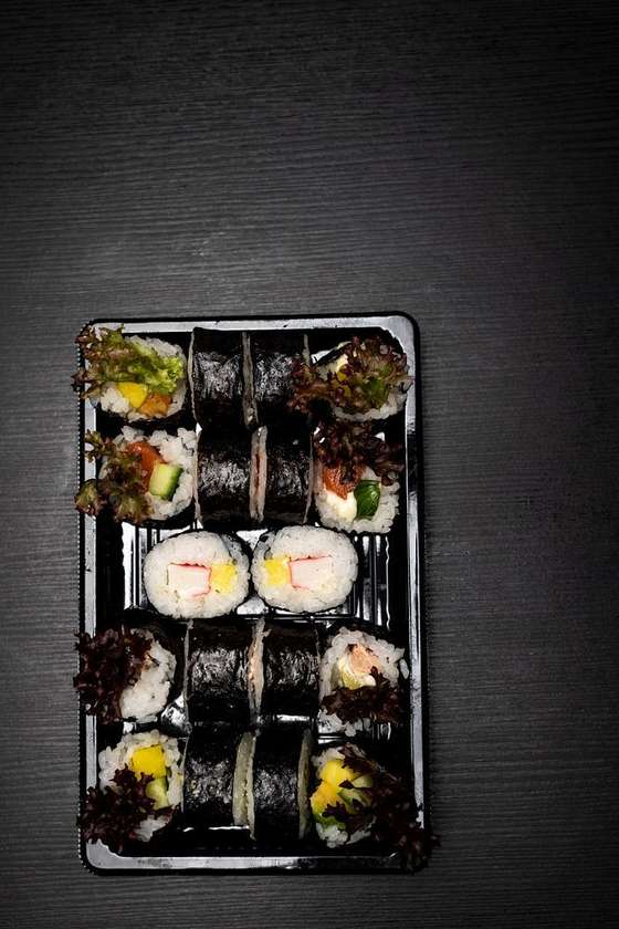 B. Čerstvý sushi SET 18 ks