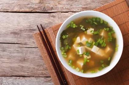 Miso POLÉVKA s wakame salátem🍲