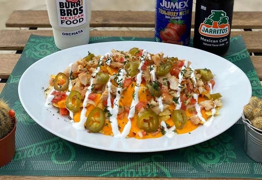 CHICKEN NACHOS