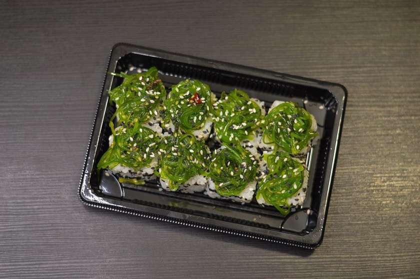 18N. Veggie uramaki wakame 8 ks