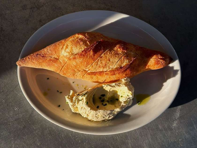 BAGUETTE WITH WHIPPED BUTTER