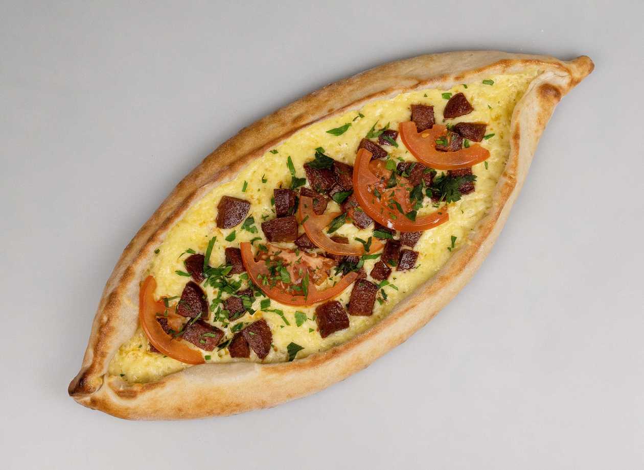 Pide s salam kukurica