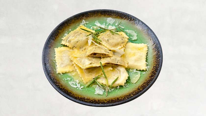 Ravioli stuffed with boletus mushrooms N