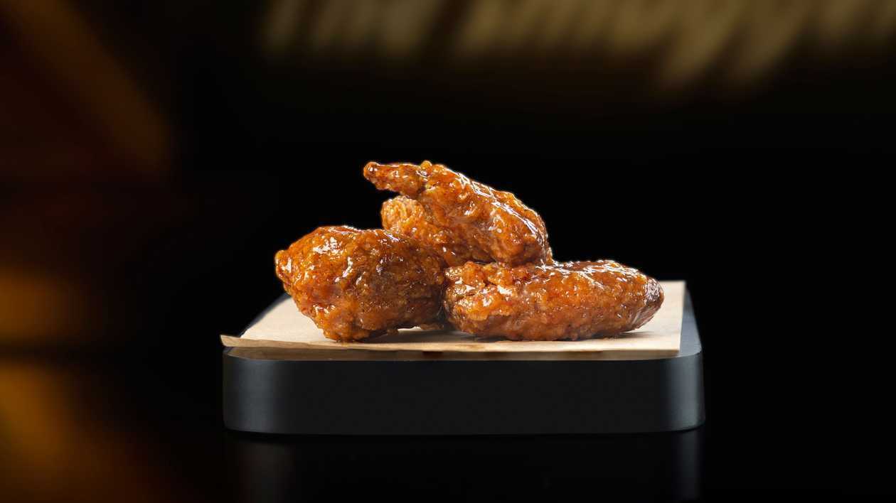 Mango sriracha wings 3pcs 🌶️