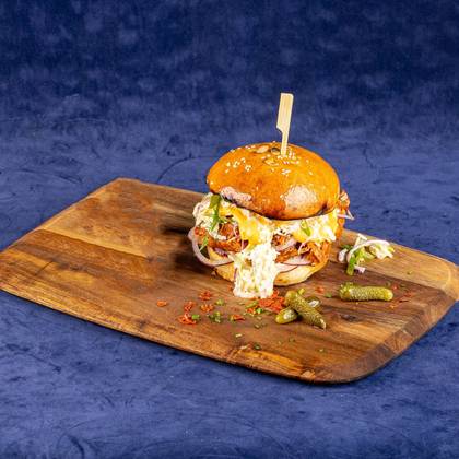 PULLED BEEF BURGER
