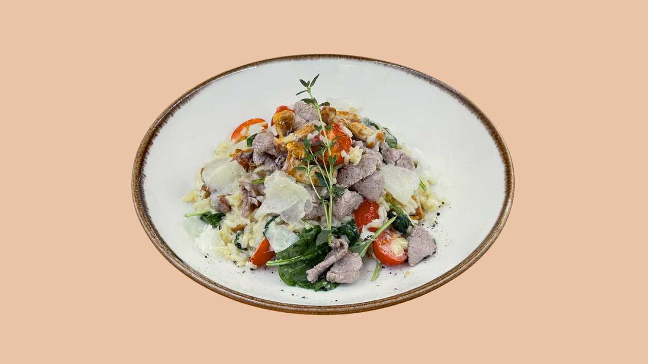 Risotto with chanterelles and pork tenderloin in cream sauce