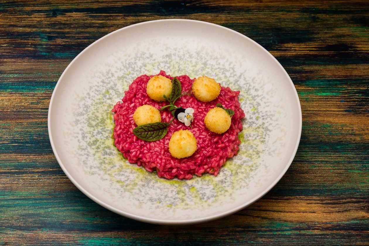 Beetroot risotto with goat cheese