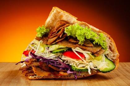 Döner kebab s olivami