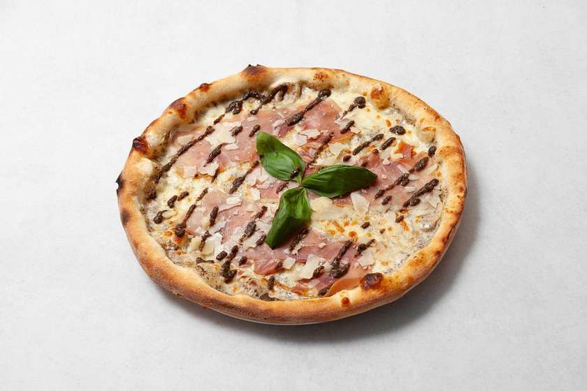 Pizza Tartuffo e Prosciutto