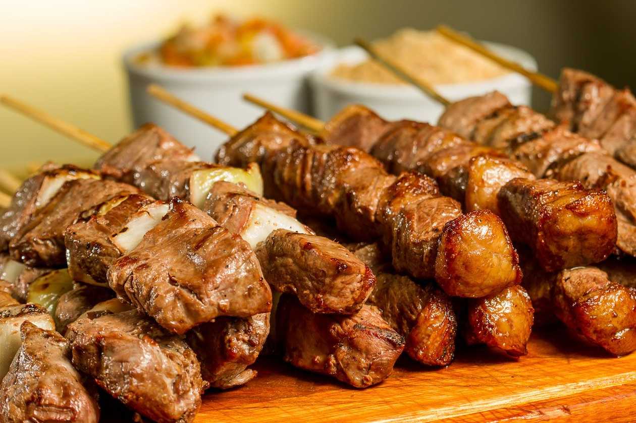 Espetinhos Variados (2 Pax) c/ Oferta Vinho Frisante Tropical da Graça