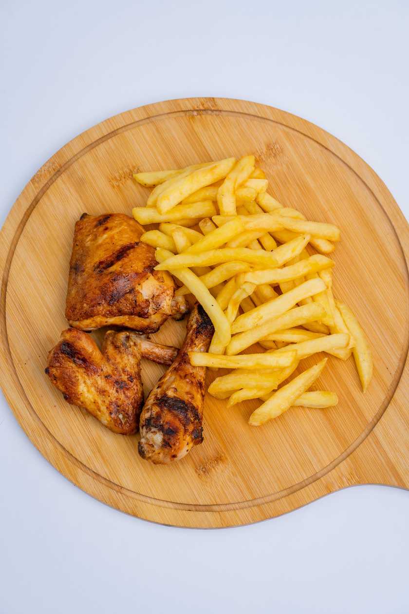 3 Grilled Pieces with Fries