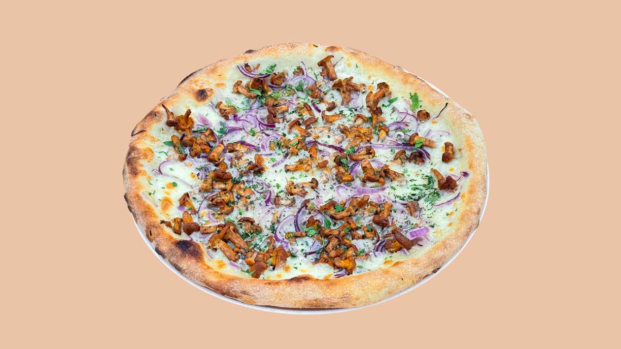 Pizza with chanterelles VEGE