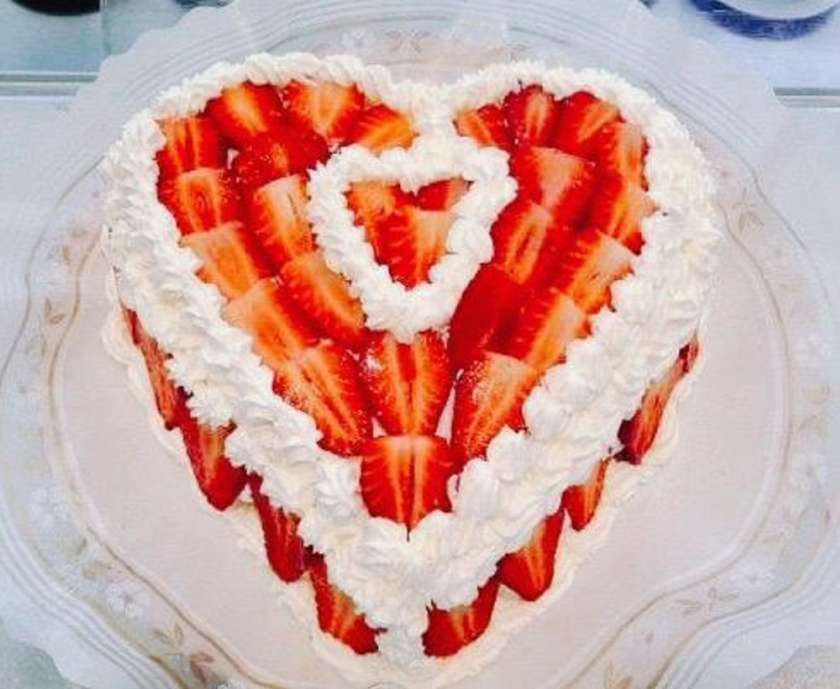 Strawberry Cake for 8 People