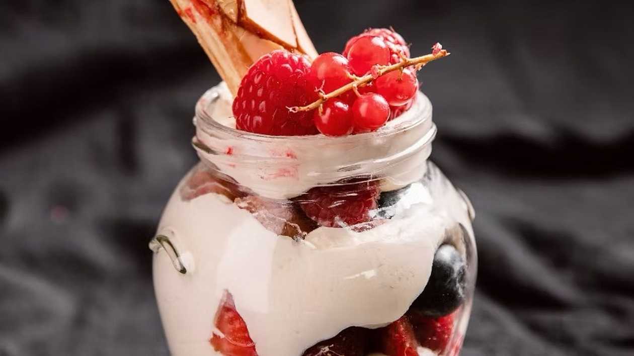 Tiramisu Fructe
