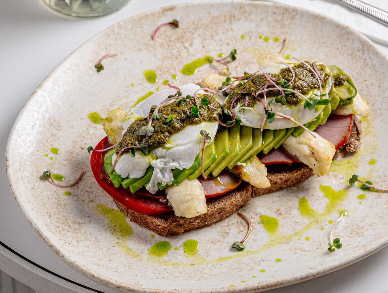 Çörək üstü Poşe Yumurta