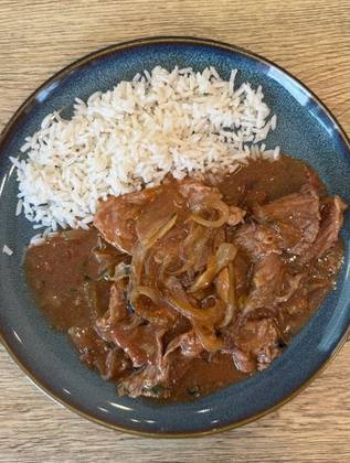 Escalopes de Vitela de Cebolada com Arroz