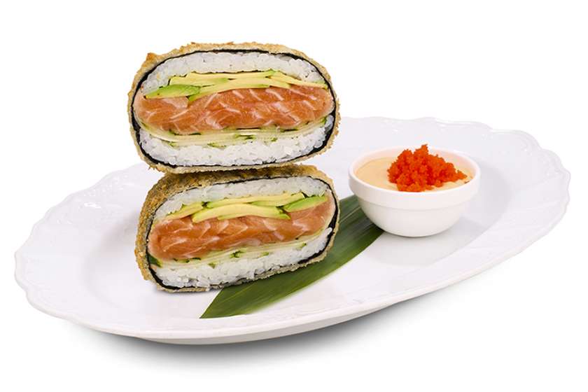 Sushi burger z łososiem i awokado