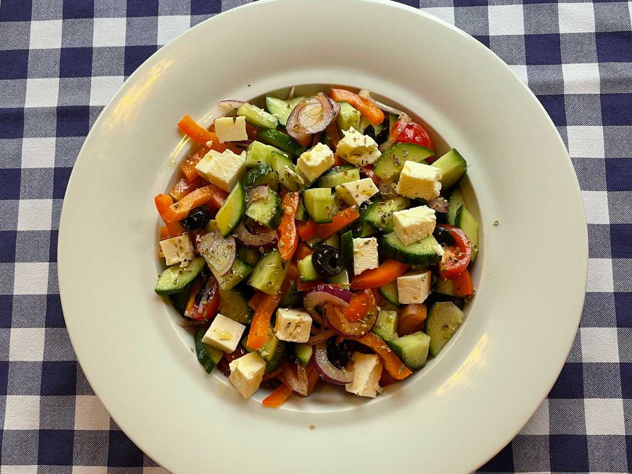 Grécky šalát s feta syrom (1,3,7)