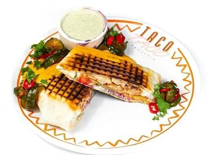 CHICKEN CRUNCHWRAP