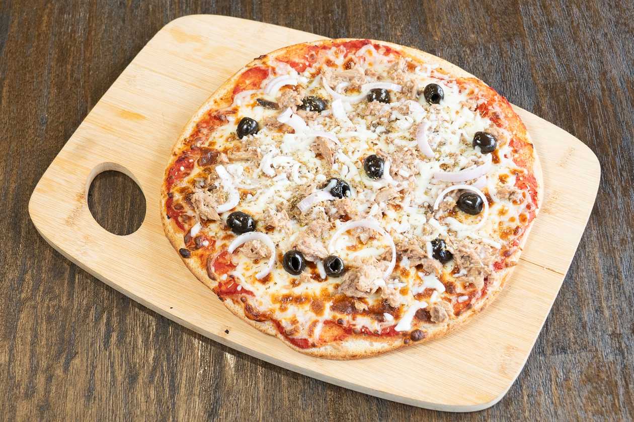 Tuna pizza