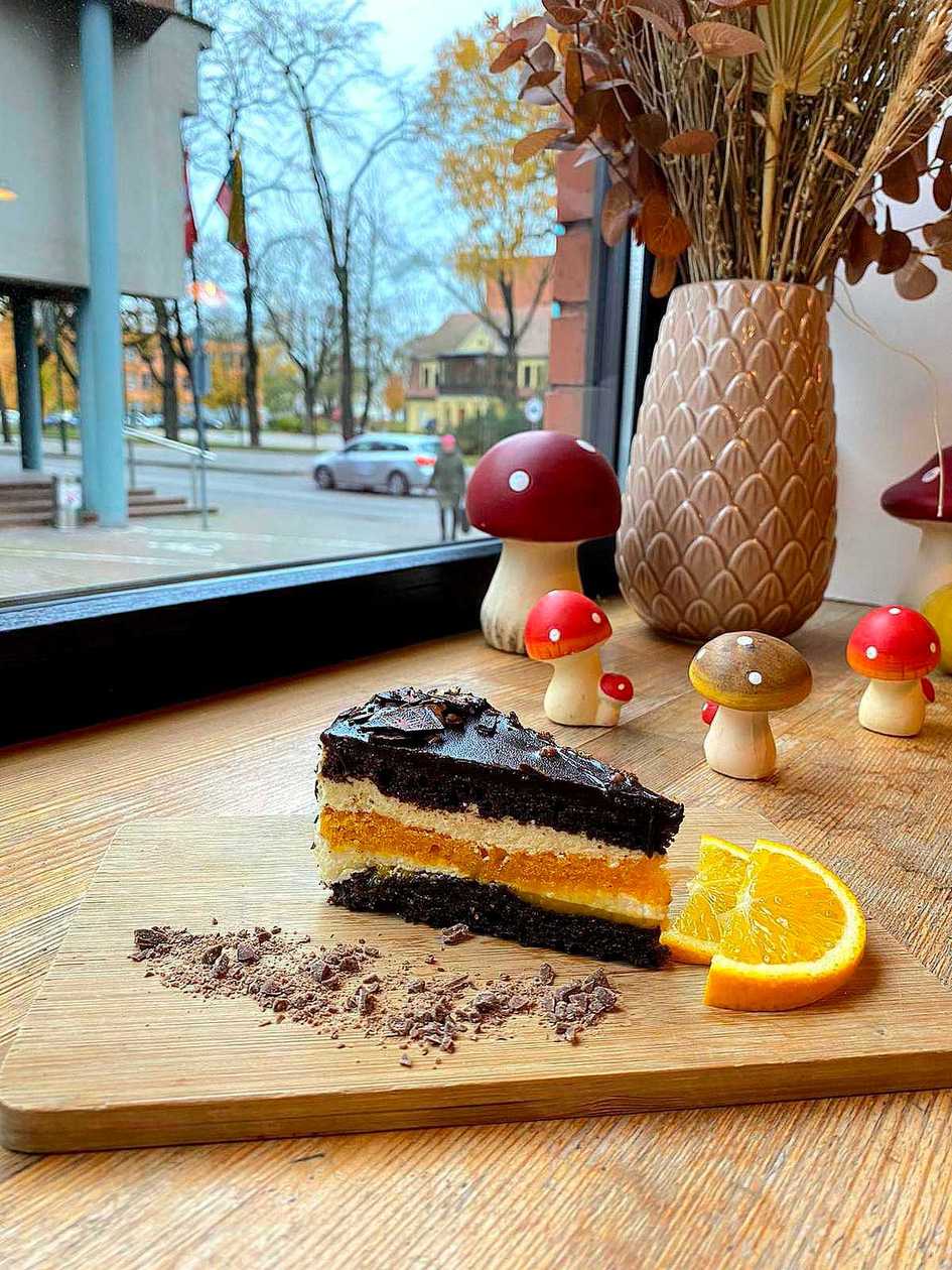 Chocolate Cake with Oranges