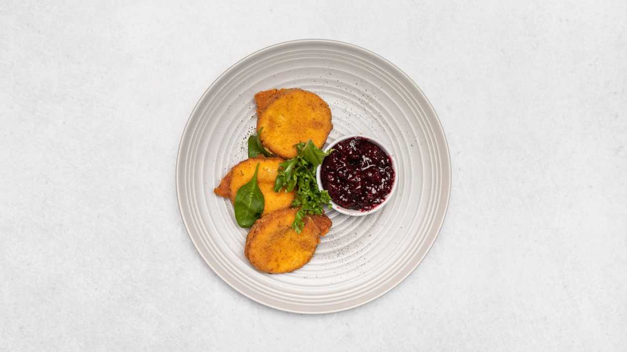 Smažený hermelín brambor domácí tatarka